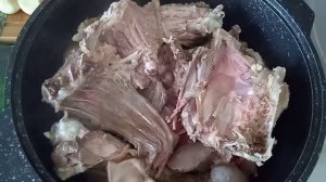 гусь тушеный с морковью и луком