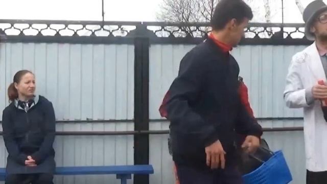 Сценка "На автобусной остановке=))"