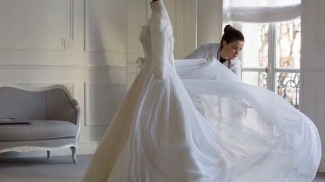 Кристиан Диор показал, как было сделано платье Сон Хе Ге для свадьбы с Сон Джун Ки смотреть онлайн