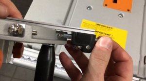 Une GROSSE SCIE sous Table AEG TS250K