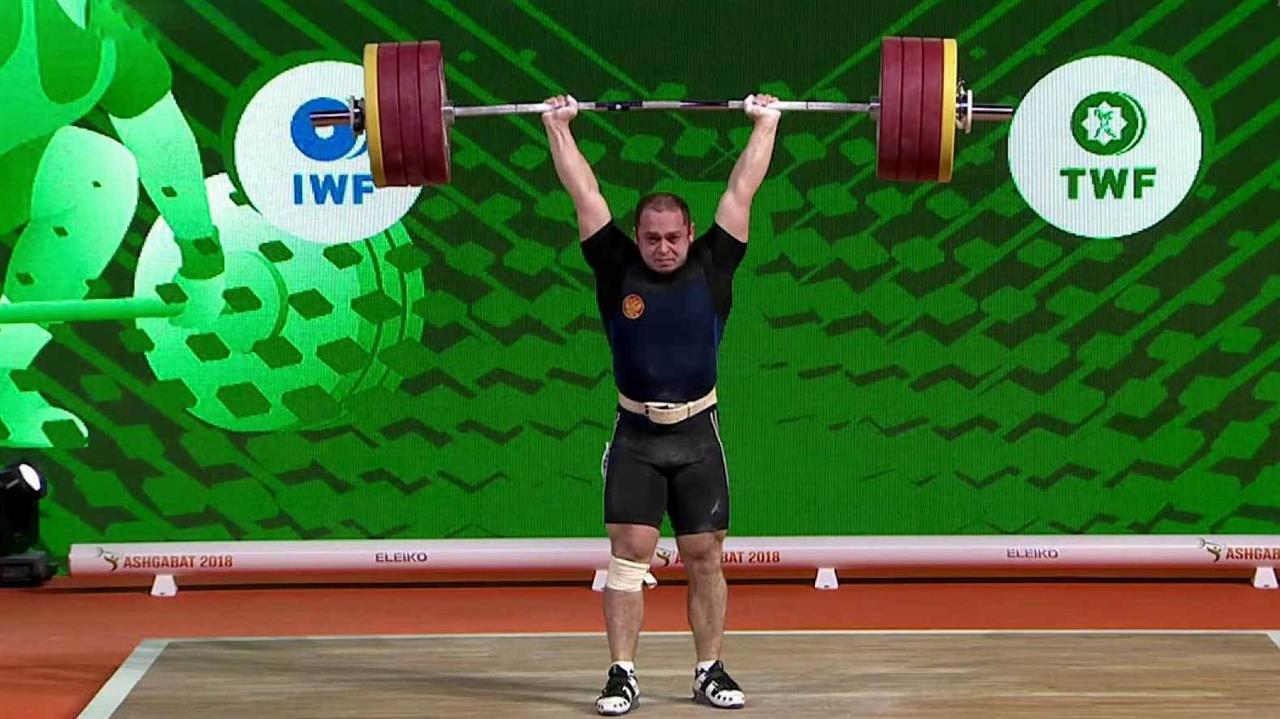 Российский штангист Артем Окулов завоевал золото на чемпионате мира по тяжелой атлетике