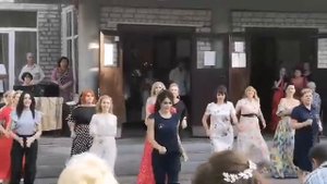танец классного руководителя с родителями на выпускной