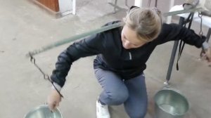 Мастер-класс по переносу вёдер с водой коромыслом