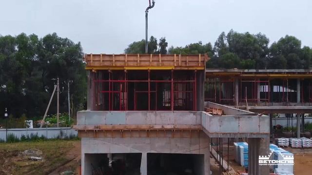 Строительство двухэтажного загородного дома. КП "Подмосковные просторы", г. Москва.