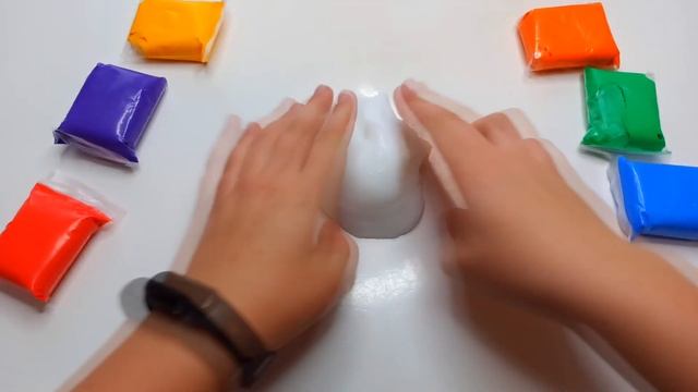 КАК СДЕЛАТЬ СЛАЙМ - РАДУЖНЫЙ АСМР СЛАЙМ / ХРУСТЯЩИЙ СЛАЙМ СВОИМИ РУКАМИ смотреть онлайн