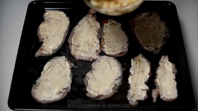 КУРИНОЕ ФИЛЕ с ананасом и сыром?Запеченное куриное филе с ананасом и сыром в духовке.