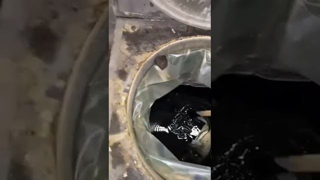 Аппарат для очистки грязного растворителя.
