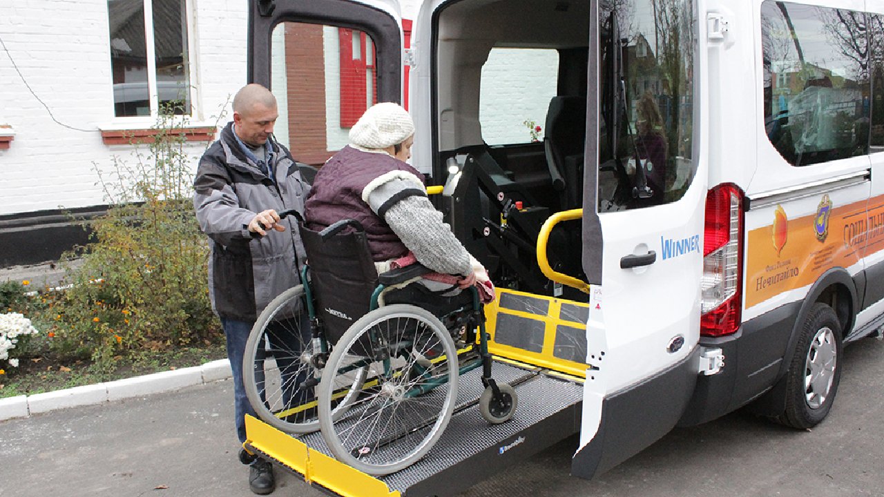 Социальные перевозки инвалидов. Такси для инвалидов колясочников Белгород. Транспортировка инвалидов. Социальное такси. Авто для перевозки инвалидов.