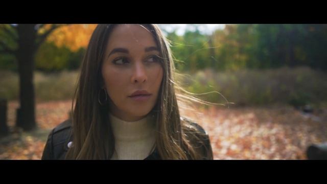 The Beauty of Fall | Sony a6400 | Ronin SC | Sigma 30 mm & 16mm | Cinematic Portrait Video смотреть онлайн