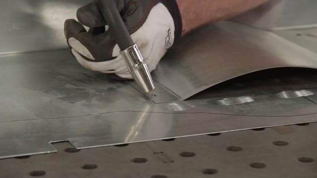 Hear The Willys' 383 Stroker Small Block Chevy Roar - Carcass S1, E8 смотреть онлайн