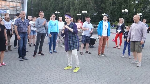 Танцы на Театральной площади г. Сыктывкара 29.07.2018 - 18 - Lady Marmalade - Labelle смотреть онлайн