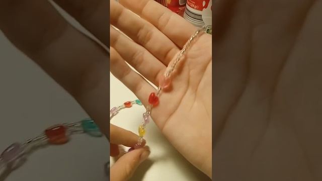 показываю свои украшения из бисера ? что я нашу очень часто что у Миня лежит на столе смотреть онлайн