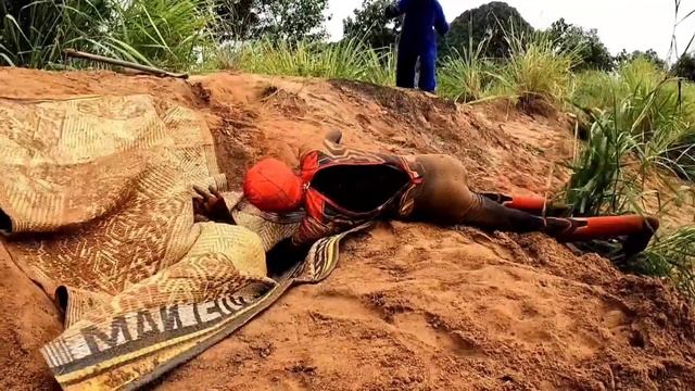 Top 1 Skill Catch Fierce Giant Python of Professional Hunters Spider-Man Rescue Girl was Attacked смотреть онлайн