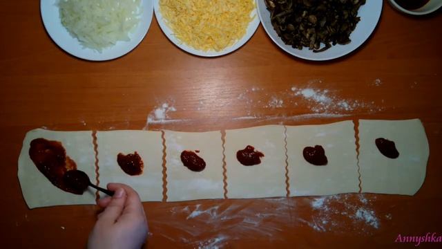 Слойки с грибами и сыром / Грибные кулечки из слоеного теста / Слойки пицца