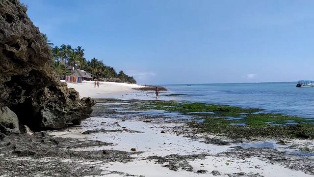 Пляж возле отеля Leopard Beach Resort and Spa, Кения смотреть онлайн