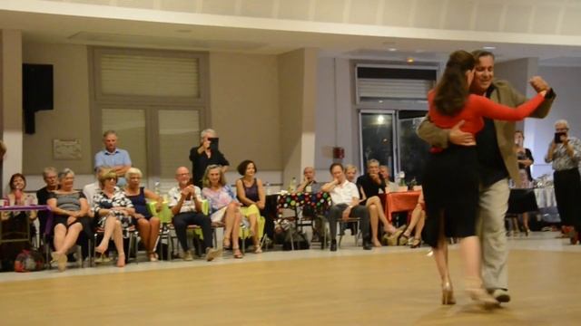 La Milonga de Buenos Aires ~ Camille Dantou & Mikaël Cadiou au festival de tango des Sables d'Olonn смотреть онлайн