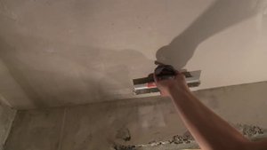 Финишная шпаклевка потолка 1 етап