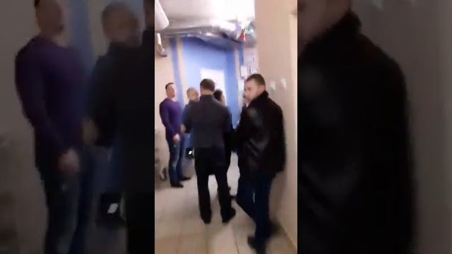 Толпа народа на приеме в поликлинике