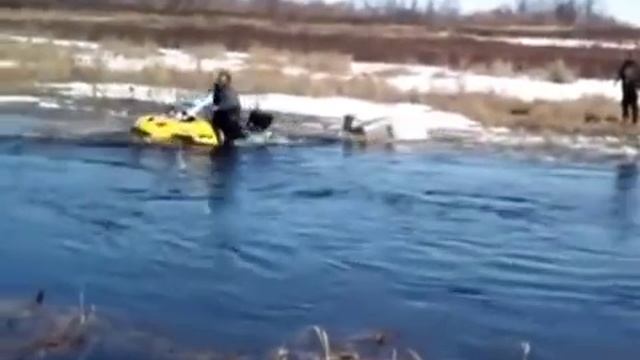 На снегоходе по воде. смотреть онлайн