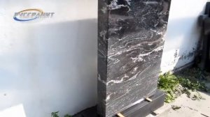 Памятник из Гранатового Амфиболита