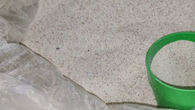 Как избавиться от мучных жучков в манке?! Лайфхак от меня☺️ смотреть онлайн