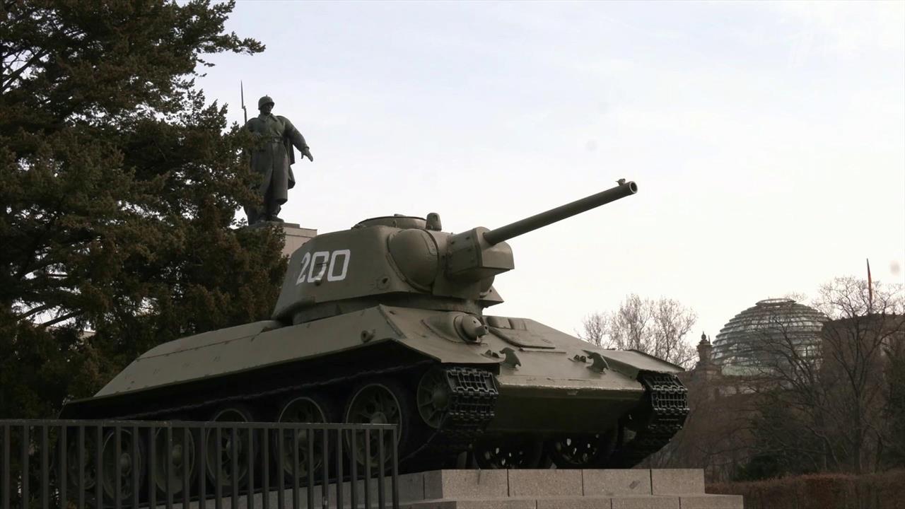 Россия требует от Германии привлечь к ответственно...сквернивших мемориал советским воинам в Берлине