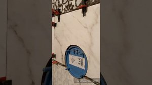 Укладка плитки и декора в ванной, плиточный бисер