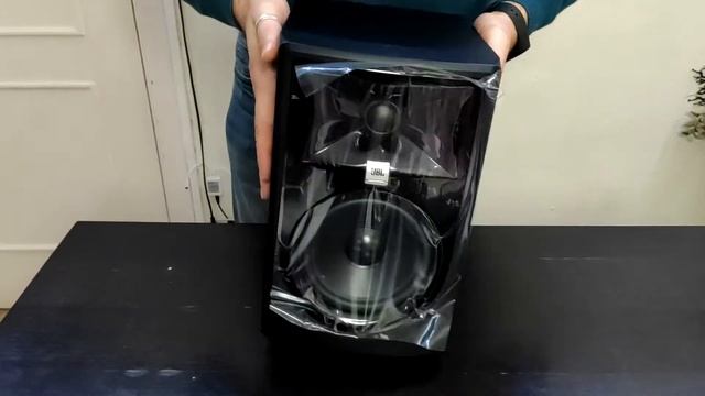 Unboxing JBL 305P MKII смотреть онлайн