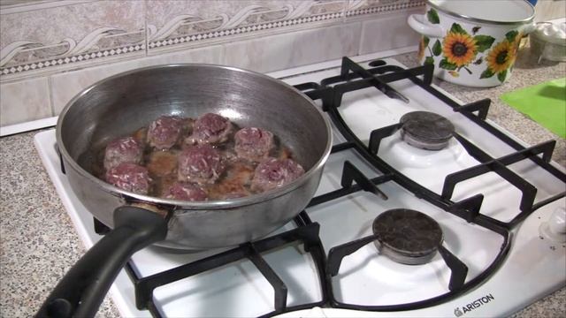 ТЕФТЕЛИ В ТОМАТНО-СМЕТАННОМ СОУСЕ РЕЦЕПТ. КАК ВКУСНО ПРИГОТОВИТЬ ТЕФТЕЛИ НА СКОВОРОДЕ. ВКУСНЫЙ ОБЕД