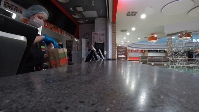 Пустой фуд-корт в торговом центре. Развожу заказы раньше таймера