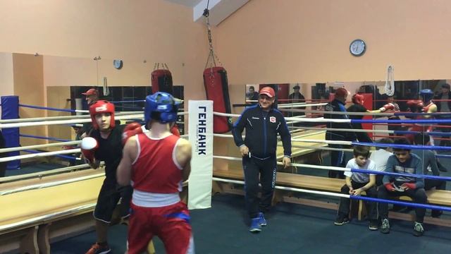 Бокс. Спарринг 2 номером 1 смотреть онлайн