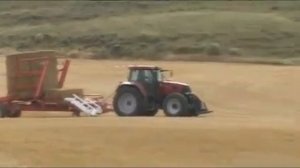 Самозагружающийся прицеп для перевозки тюков