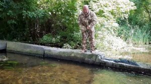 Рыбалка на поисковый магнит!!!!! Это -Шок сколько металла в реке!!!!! Рельсы  торчат из воды!!!!