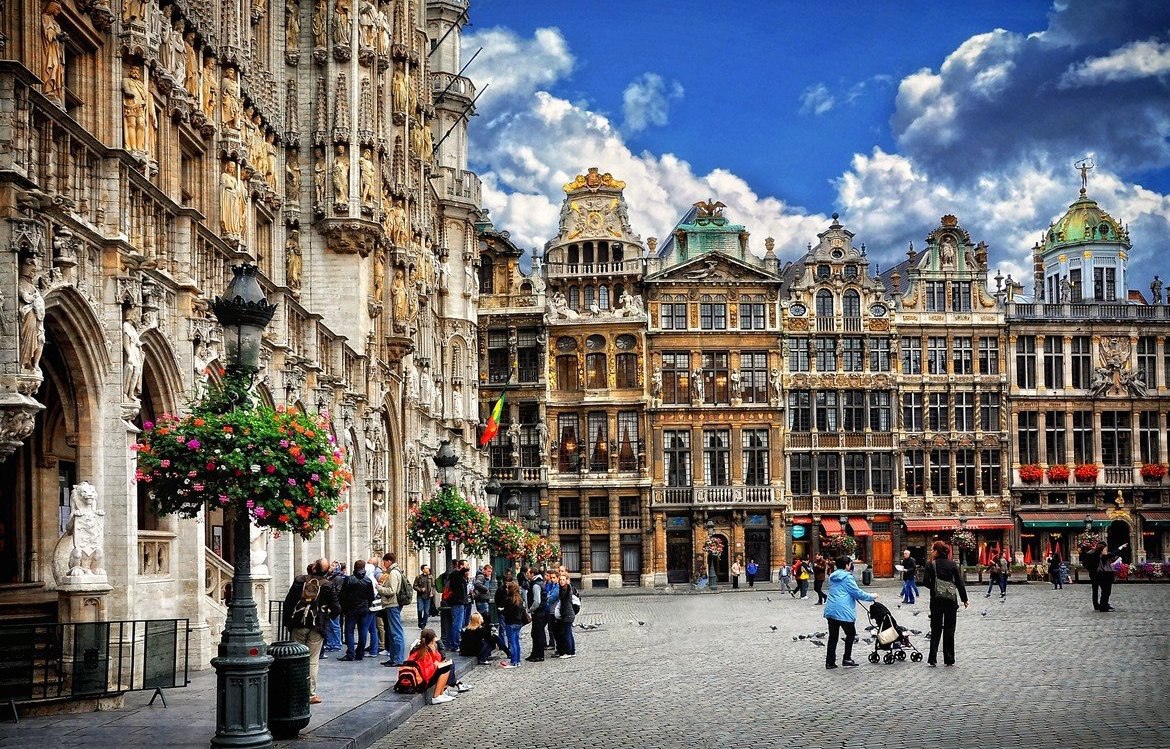 Сокровища Бельгии:Центральная площадь Брюсселя -Гран-Плас ЮНЕСКО, готическая Ратуша XV в, Дома Гильд