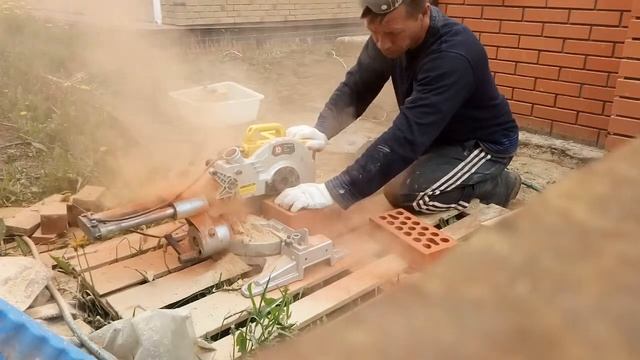 Чем пилить кирпич