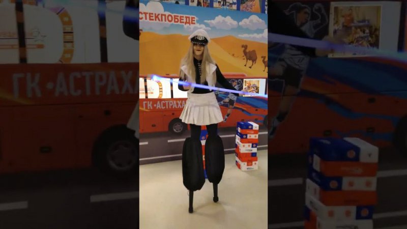 Девушки танцуют