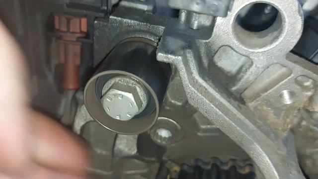 SKODA/VAG EA288 2.0 TDI demontaż koła wałka rozrządu,koła zębatego pompy wysokociśnieniowej.Cz.5 смотреть онлайн