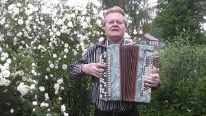 "Радуй меня и люби". Исполняет Всеволод Егошин, музыка Г. Пономаренко, слова В. Боков.