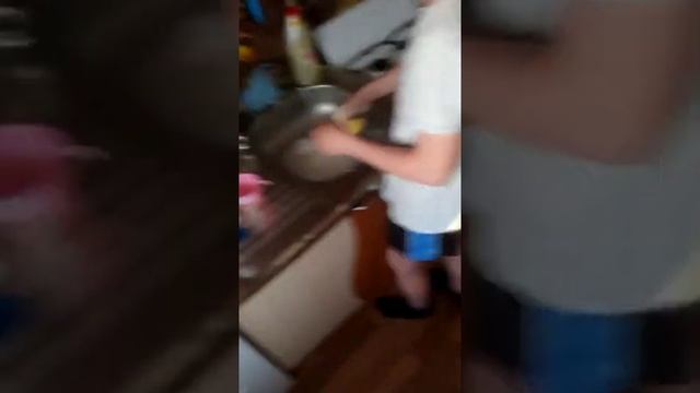 КАК МЫТЬ ПОСУДУ? УЗНАЙ ЗДЕСЬ! смотреть онлайн