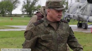 Сергей Шойгу проинспектировал российскую группиров...в Донбассе и вручил награды отличившимся бойцам