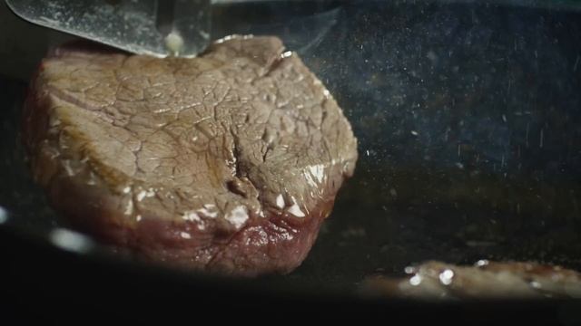 Мясо гриль с карамелизированным луком