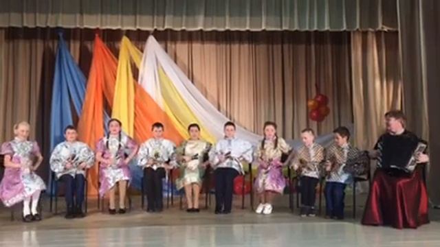 Инструментальный фольклорный ансамбль «Веснушки» игра на ложках "Русский перепляс"
