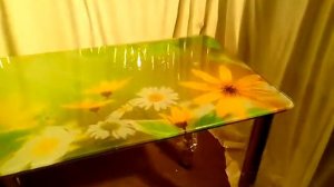 Столы из стекла.