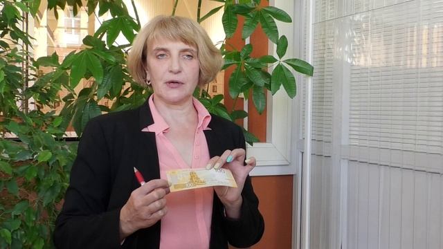Купюра 100 рублей в обновленном дизайне уже поступила в Смоленскую область