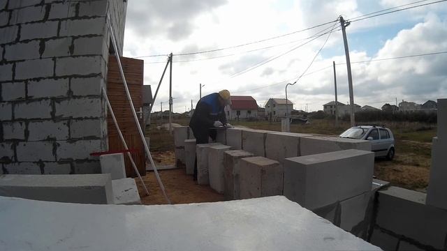 Кладка второго - четвёртого ряда газоблоков пристройки гаража с тамбуром. смотреть онлайн