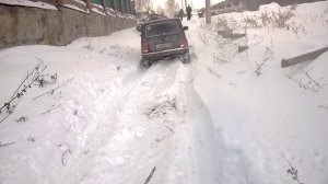 в гору по снегу на ниве