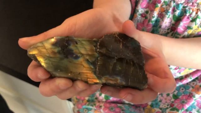 #4 - Mineral of the Day - Labradorite смотреть онлайн