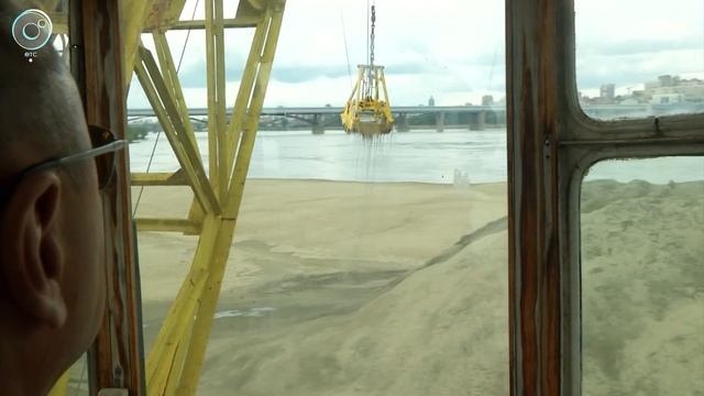 Речники увеличивают высоту песчаной перемычки на реке Обь смотреть онлайн