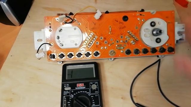 НЕ РАБОТАЮТ УКАЗАТЕЛИ УРОВНЯ ТОПЛИВА И ТЕМПЕРАТУРЫ ДВИГАТЕЛЯ. ИЩУ ПРИЧИНУ. ВАЗ 2131 - НИВА. смотреть онлайн