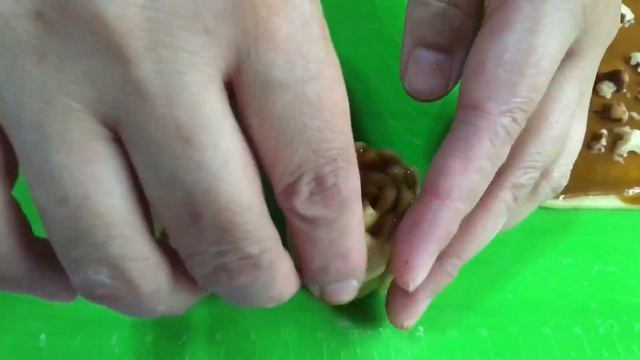 ПРОСТО СВОРАЧИВАЕМ И НАРЕЗАЕМ! ПЕКУ НА ЗАКАЗ УЖЕ МНОГО ЛЕТ! ЛЁГКИЙ РЕЦЕПТ ПЕЧЕНЬЯ С ОРЕХАМИ!